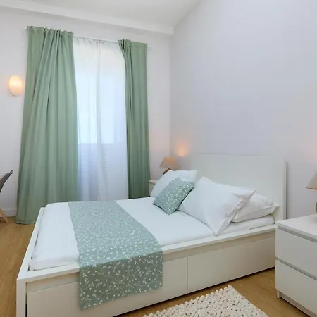 Bed & Breakfast- La Frühstückspension