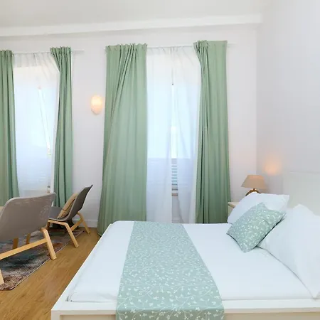 Bed & Breakfast- La Frühstückspension