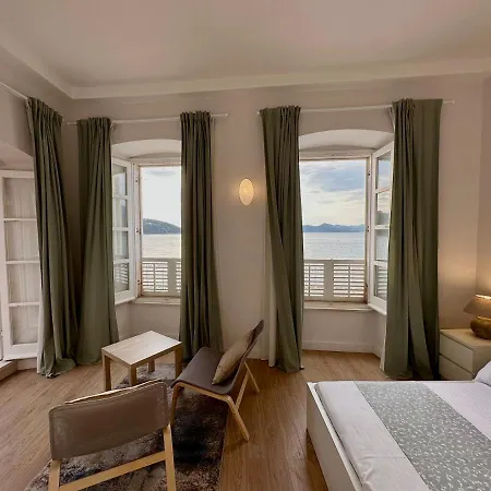Bed & Breakfast- La Frühstückspension