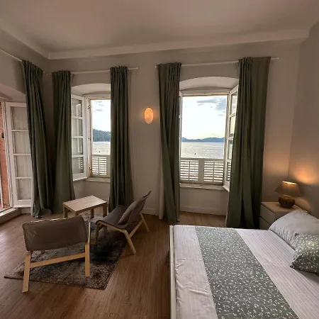 Bed & Breakfast- La