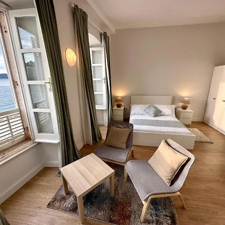 Bed & Breakfast- La