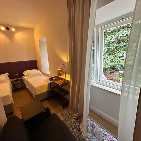 Bed & Breakfast- La