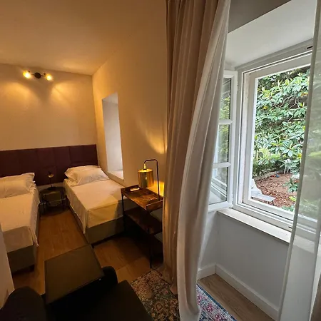 Bed & Breakfast- La