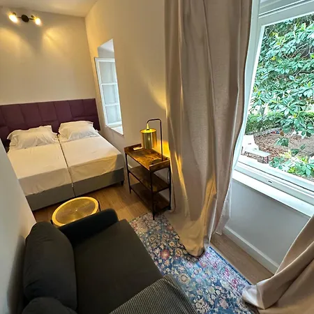 Bed & Breakfast- La Bed and Breakfast *
